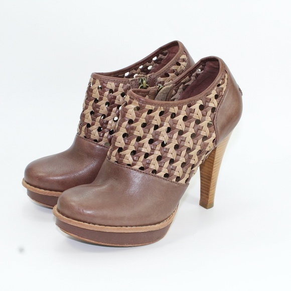 UGG Shoes - Ugg Pumps. Size 7.5W